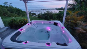 Jacuzzi, Sauna, Piscine et Magnifique Vue sur la Mer ! Vivez le Luxe de la Dépendance de la Villa Nadia